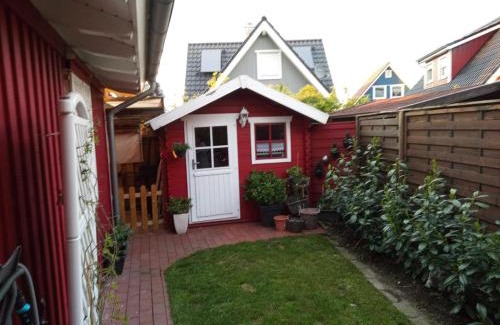 Haseluenne Apartment | Rotes Ferienhaus im charmanten Schwedenhausviertel