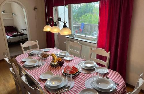 Lugnvik House | Rotes Schwedenhaus für Familien und Hunde