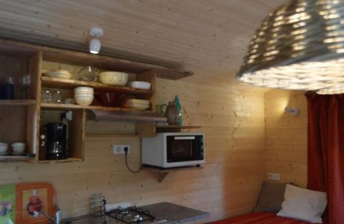 Mouhers House | *Roulotte cosy avec piscine, pétanque et jardin près de la maison de George Sand* - FR-1-591-77