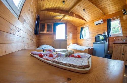 Winnezeele House | Roulotte et Jacuzzi de Rachel au Domaine du Reuze