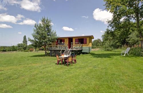 Ambierle House | Roulotte charmante 4 pers avec animaux admis et pêche à Saint-Germain-Lespinasse - FR-1-496-308