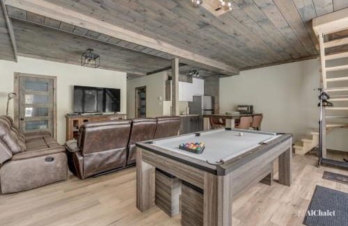 Shannon Ski Chalet | Route 66 - Family Getaway - Nature Pool Table & Spa