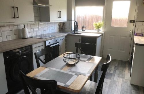 Newton Aycliffe House | Rowan Place 5 Bedroom Off Street Parking Accommodation