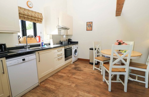 Blandford Forum Cottage | ROWDENS BARN, pet friendly, with open fire in Winterborne Stickland