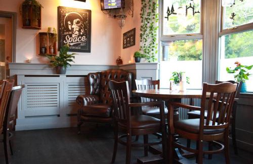 Rowton Hotel | Rowton Poplars Hotel