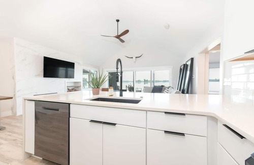 Russells Point House | Roxie's Modern Lake Front House on the water!