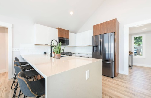 Russells Point House | Roxie's Modern Lake Front House on the water!