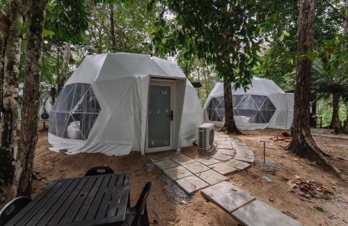 Sematan House | Roxy Sematan Villa & Townhouse