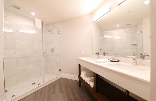 Pella Hotel | Royal Amsterdam Hotel