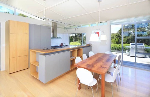 Omiha House | Royal Blue | Stay Waiheke