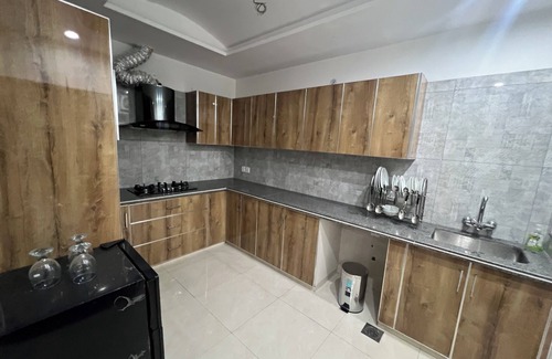 Mall Road Apartment | Royal BNB Two bedroom apartment in Lahore, downtown, free parking ,wifi with AC