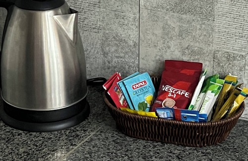 Mall Road Apartment | Royal BNB Two bedroom apartment in Lahore, downtown, free parking ,wifi with AC