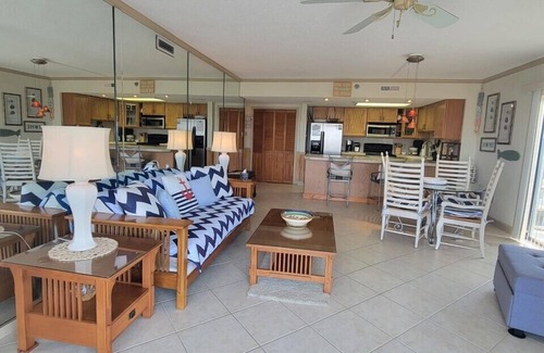 North Ocean City Condo | Royal Hawaiian 401 - 2 bedroom ocean side with indoor and outdoor pool