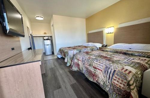 Paw Creek Hotel | Royal Inn and Suites Charlotte Airport