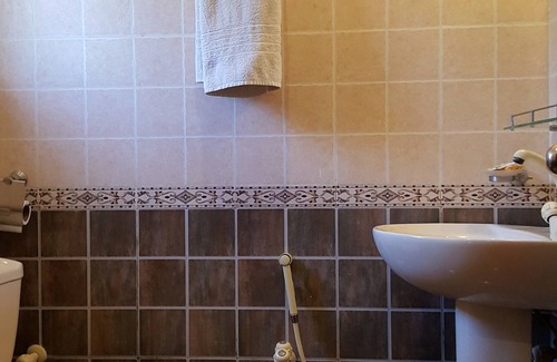 PECHS House | Royal Inn Hotel