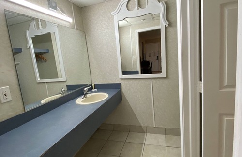 Absecon Hotel | Royal Lodge