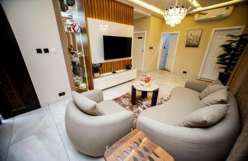 Osu Klottey Villa | Royal Luxe 2BR with smart lock, Fast WiFi & secure parking in Oyarifa, Accra
