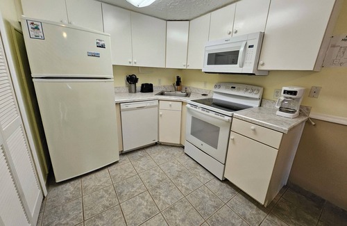 Port Canaveral Condo | Royal Mansions Poolside Condo - Pool, Hot tub, Beach Access