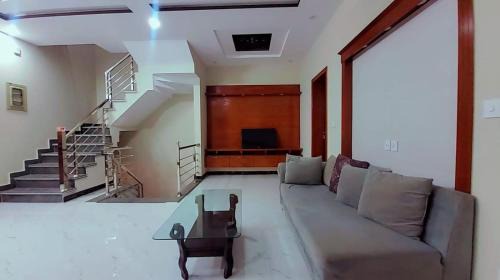 E-11 Sector House | Royal Palace G13