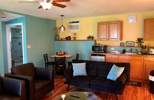 Hakalau Cottage | Royal Palm Cottage/5 mins from beach/Akaka Falls/Private Lanai