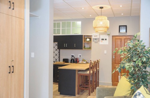 Paarl Apartment | Royal Pearl, Insta-worthy 1 bedroom Apartment with mountain view