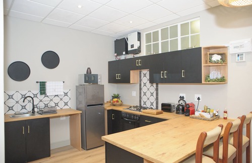 Paarl Apartment | Royal Pearl, Insta-worthy 1 bedroom Apartment with mountain view