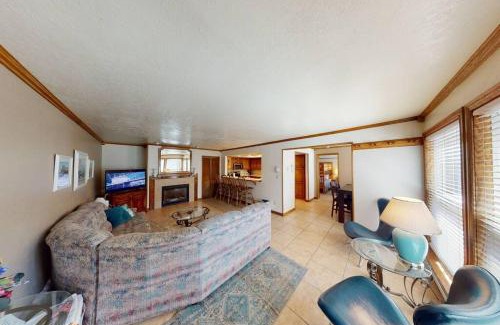 Brian Head Apartment | Royal Prince Suite Pool-Spa Ski-in out Gym, Sauna, Laundry, BBQ