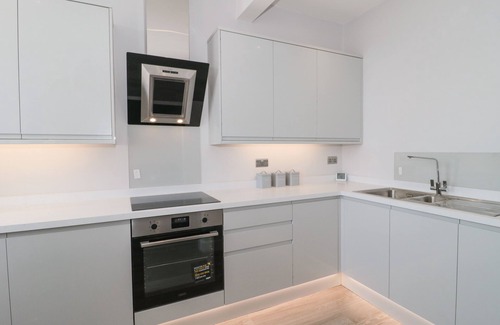 Weymouth Cottage | ROYAL TERRACE VIEW, romantic, country holiday cottage in Weymouth