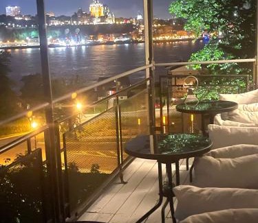 Desjardins Apartment | Royal View Frontenac Balconies 6 bedrooms 15 guests