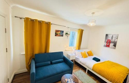 Docklands House | Royal Wharf Inn