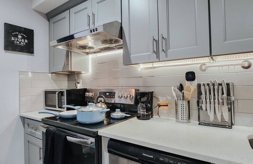 Center City Apartment | Royaleux/4 King Beds/Sleep 16/Pool Table