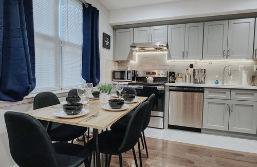 Center City Apartment | Royaleux/4 King Beds/Sleep 16/Pool Table