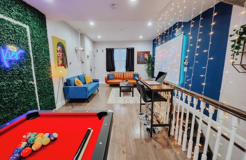 Center City Apartment | Royaleux/4 King Beds/Sleep 16/Pool Table