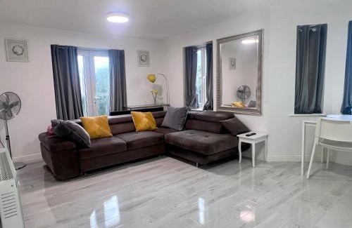 Thamesmead Apartment | RoyalLodge