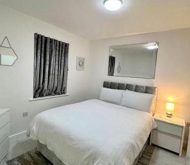 Thamesmead Apartment | RoyalLodge