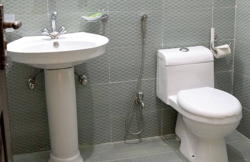 Gulberg Hotel | Royalton Inn Hotel