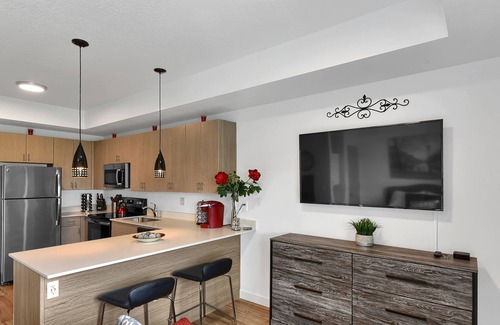 Downtown Salt Lake City Apartment | ✮ Ruby Bliss - Spacious Studio ✮ Gym | Streaming 4K