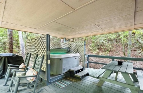 Sautee Nacoochee Cabin | Ruby's Haus | Hot Tub | Dog Friendly | Fireplace