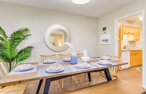 North Northwest Pensacola House | Ruby's Retreat - 🐶Dog Friendly, 🔌EV Charger, near UWF
