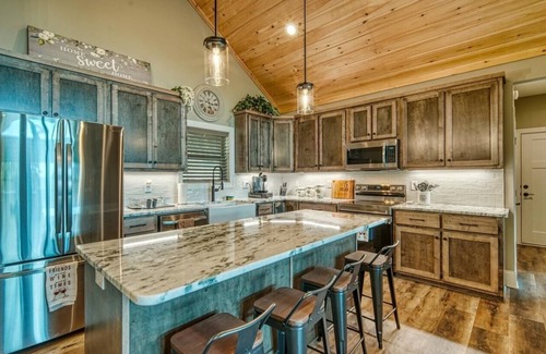 Hayesville House | Rudge's Retreat, AMAZING views! 3 bedroom house in Hayesville with Starlink WiFi