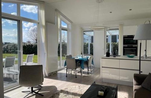 Wemeldinge House | Ruisweg 56 by Interhome