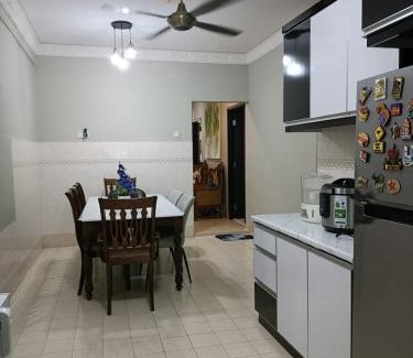 Kuantan House | RUMAH RAISHA PRIVATE POOL