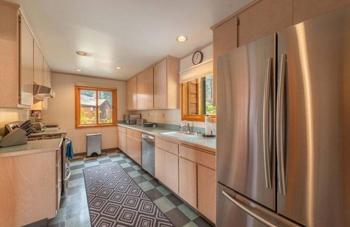 Cedar Flat House | Runabout Lakefront. Private beach and pier