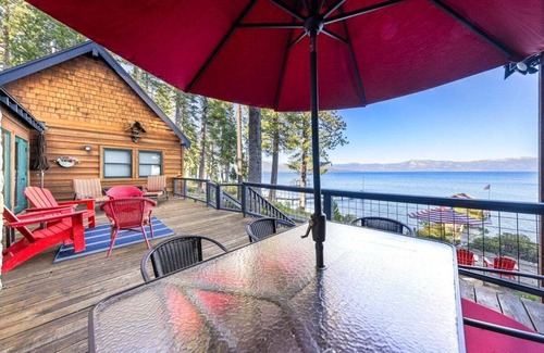 Cedar Flat House | Runabout Lakefront. Private beach and pier