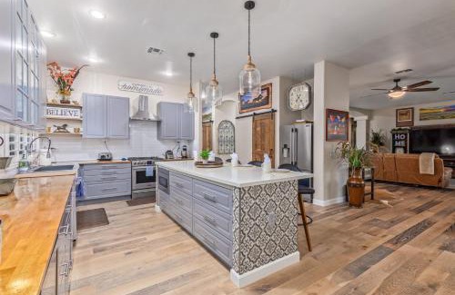Sun Groves House | Runaway Bay Chandler home