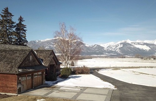Stevensville House | Runnin' Bear Ranch