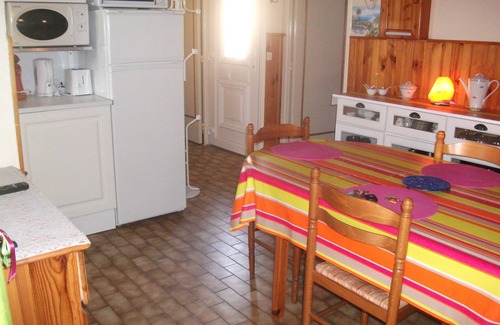 Saint-Cyprien Plage Villa | * RUNNING AND WALKING BEACH * enclosed garden * CLIM * WIFFI * PARKING *