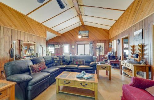 Scranton House | Rural Arkansas Vacation Rental with Lake Access