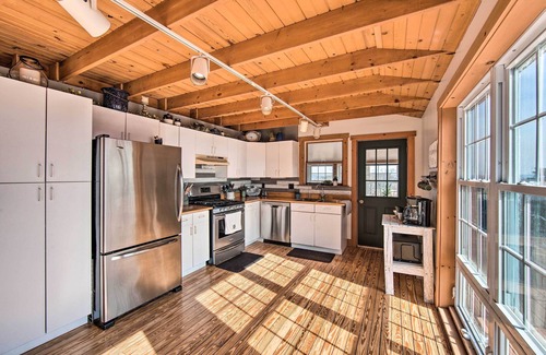 Mount Pleasant Mills Cabin | Rural Dutch Country Retreat - Private Hot Tub