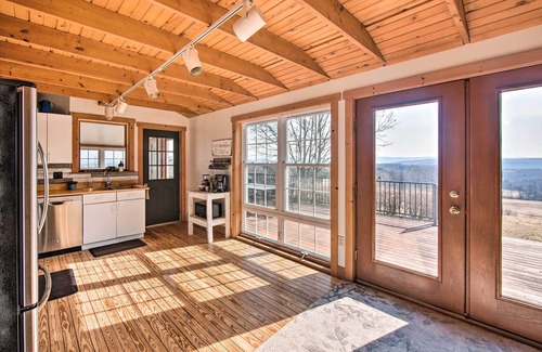 Mount Pleasant Mills Cabin | Rural Dutch Country Retreat - Private Hot Tub